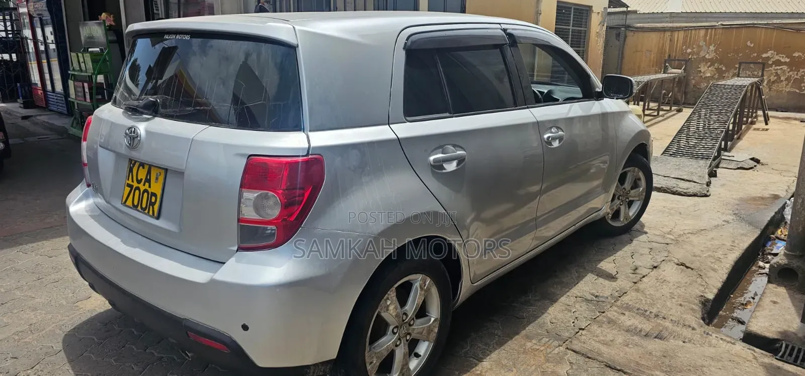 Toyota IST 2012 Silver