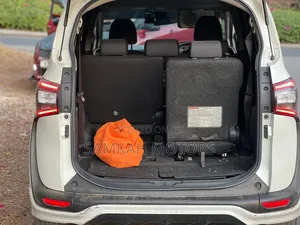 Toyota Sienta 2018 White