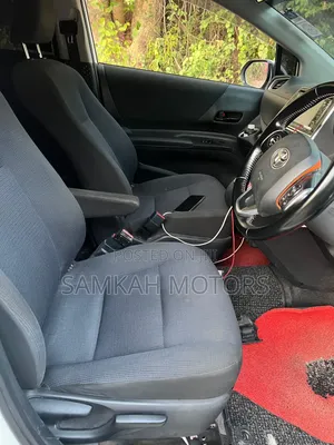 Toyota Sienta 2018 White