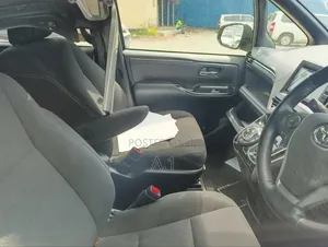 Toyota Esquire 2.0 FWD (7 seater) 2019 Brown