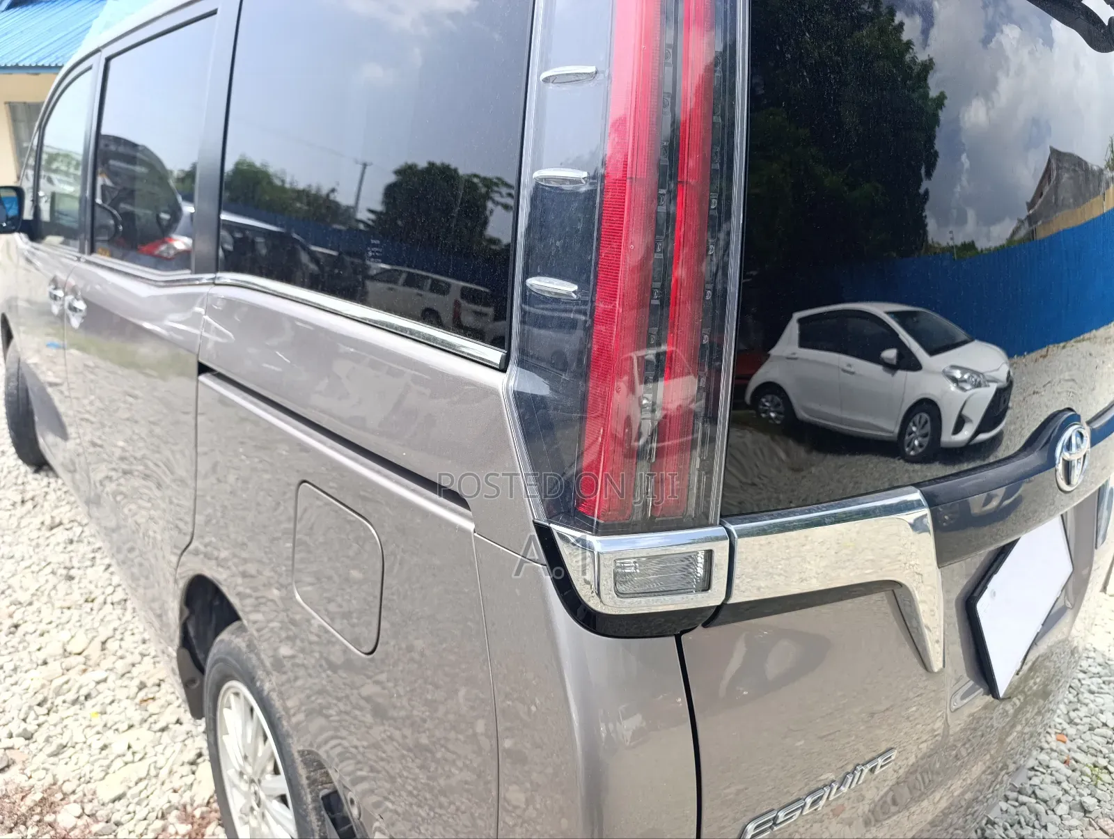 Toyota Esquire 2.0 FWD (7 seater) 2019 Brown