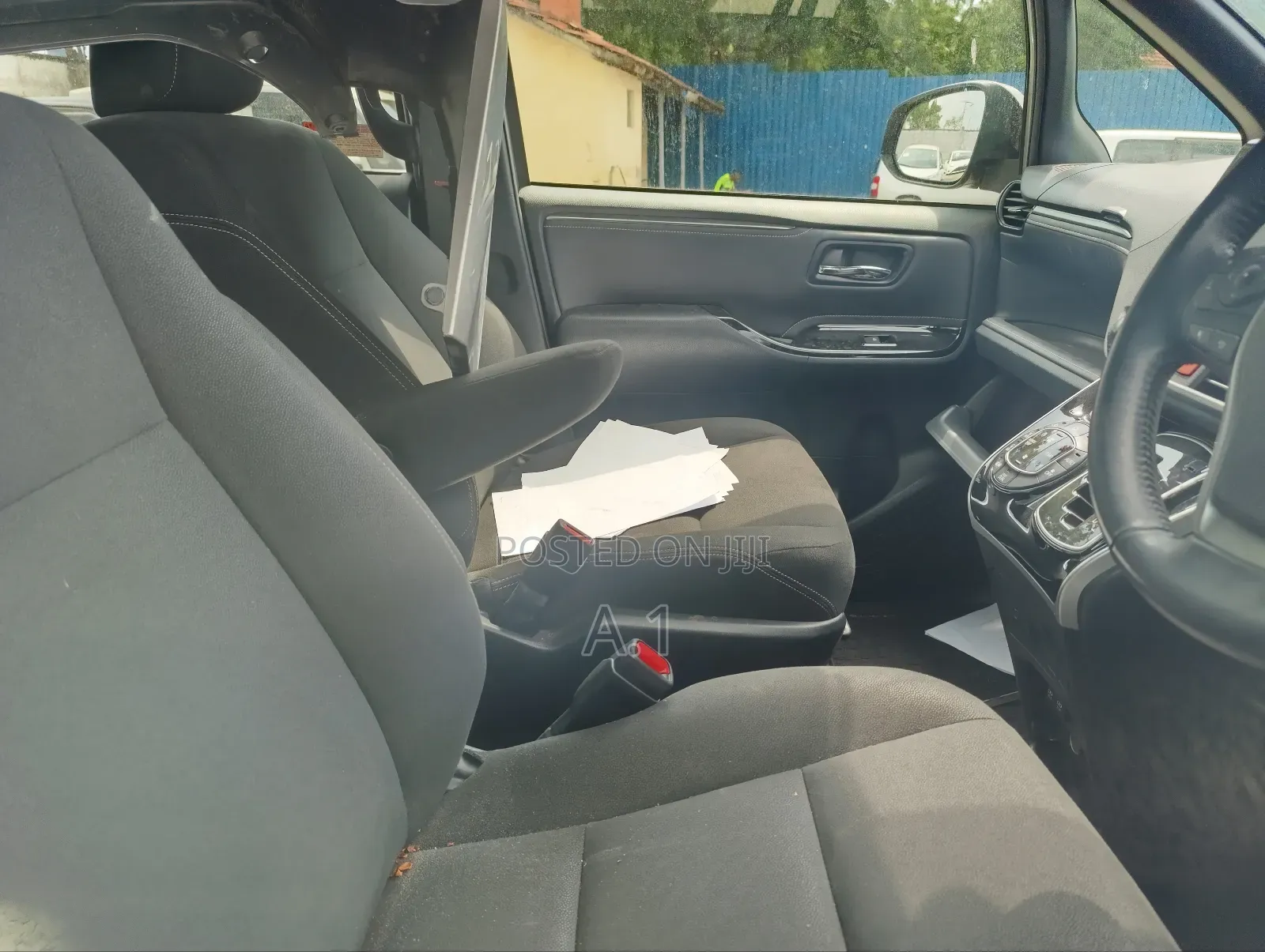 Toyota Esquire 2.0 FWD (7 seater) 2019 Brown