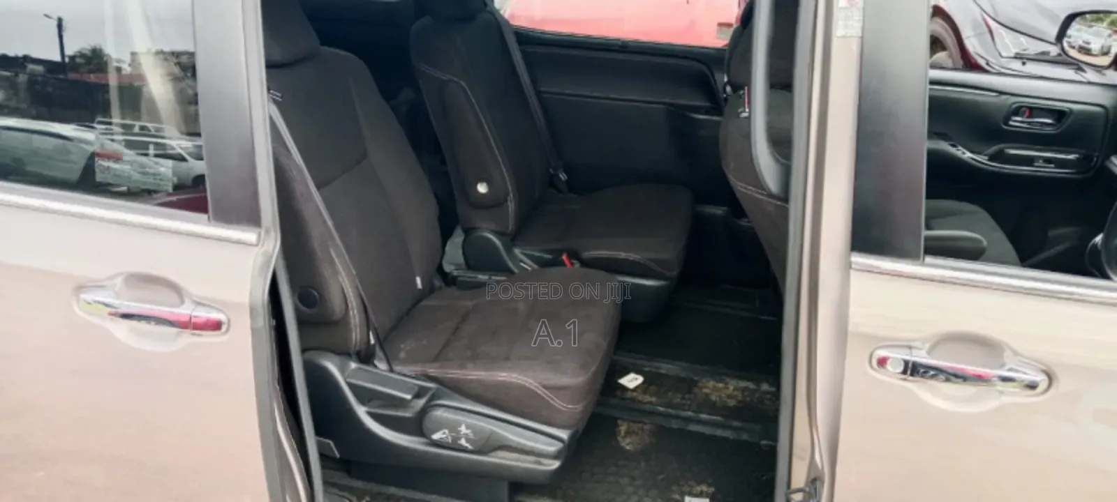Toyota Esquire 2.0 FWD (7 seater) 2019 Brown