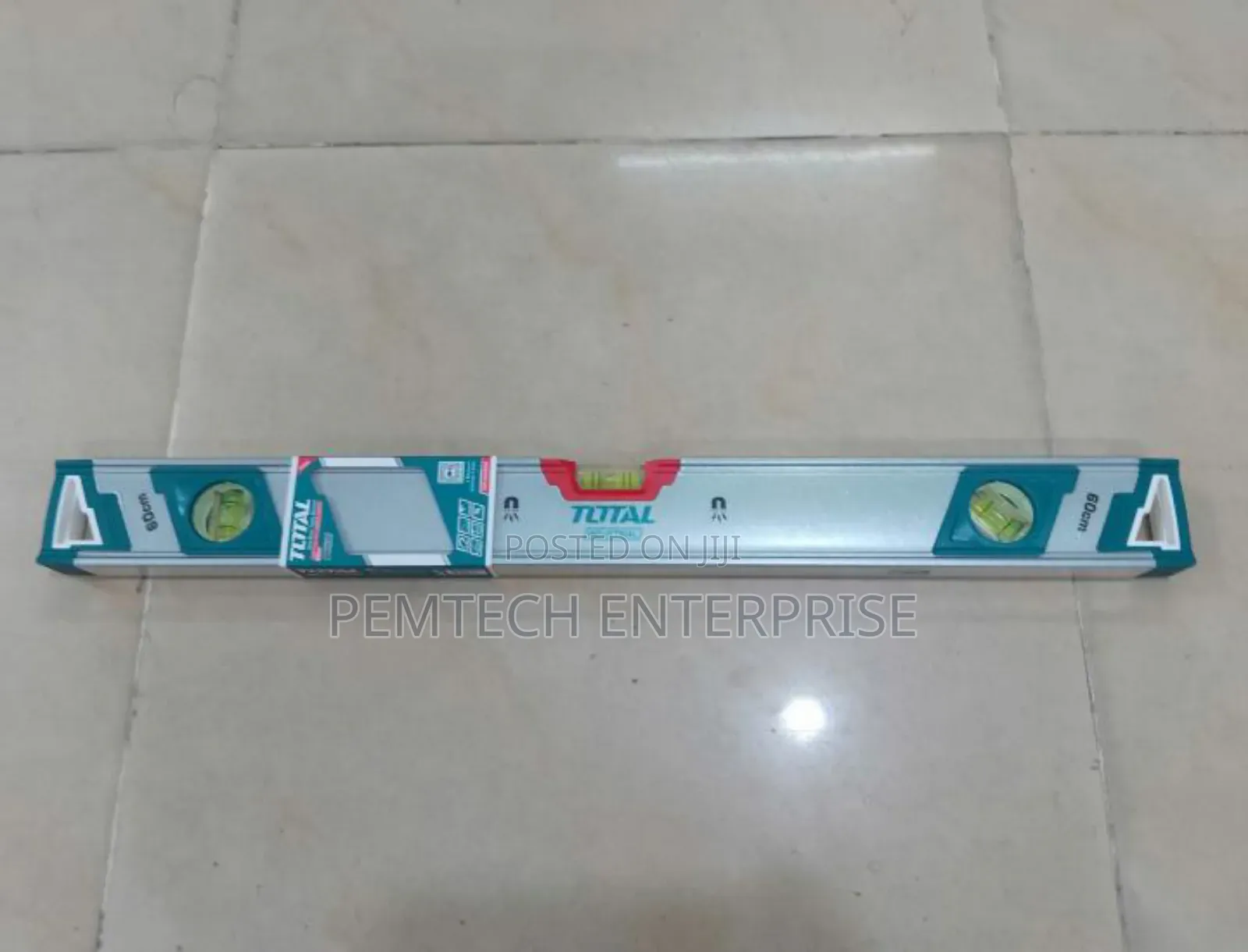 Total 60cm Spirit Level With Magnetic Suction