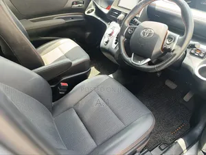 Toyota Sienta 1.5 Hybrid FWD (6-seater) 2018 Silver