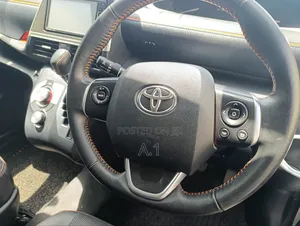 Toyota Sienta 1.5 Hybrid FWD (6-seater) 2018 Silver