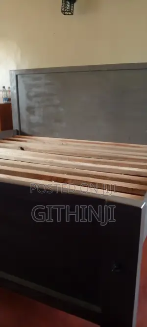 6*6 Hard Wood Bed