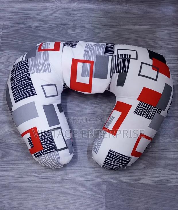 Nursing Pregnancy Pillow - thumbnail 3