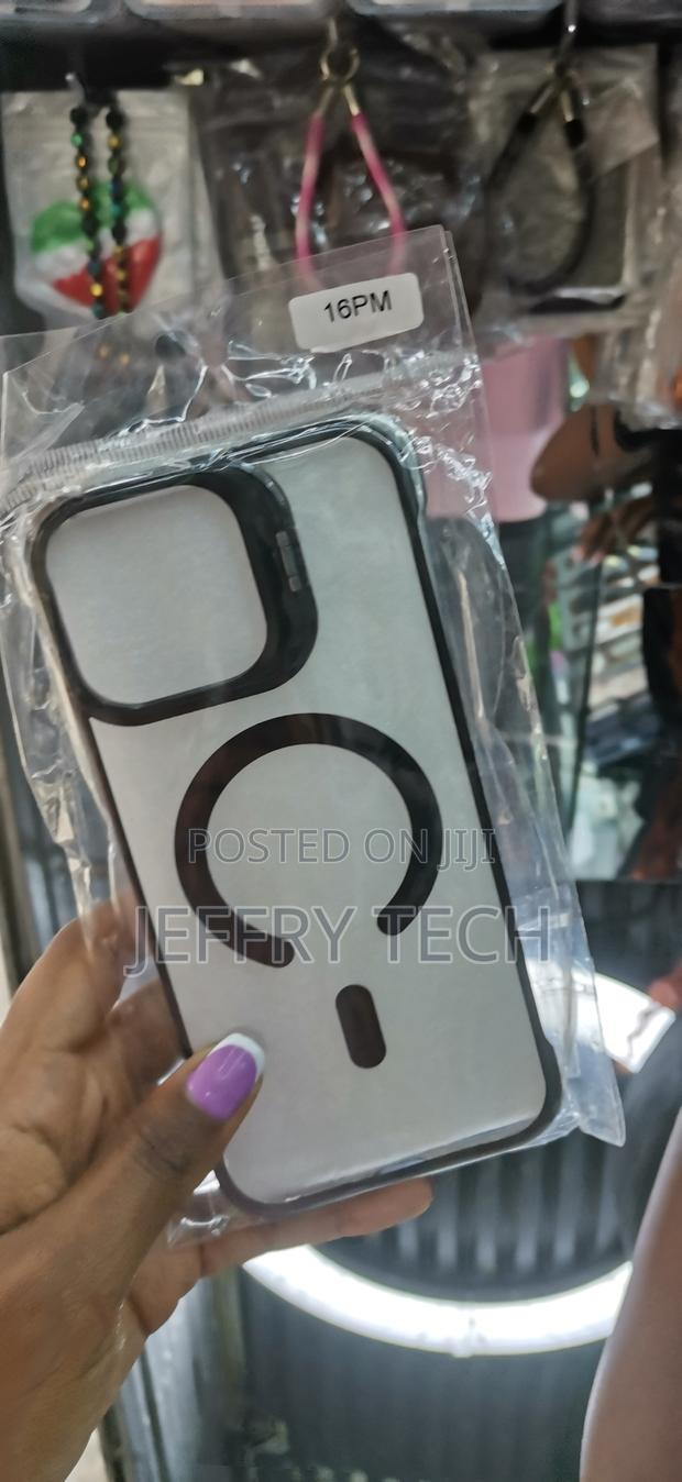 Iaiyoxi Magnetic Clear Case for iPhone 16 Pro Max -Black - thumbnail 3