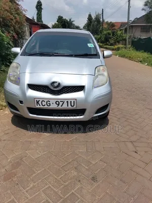 Toyota Vitz 2008 Silver