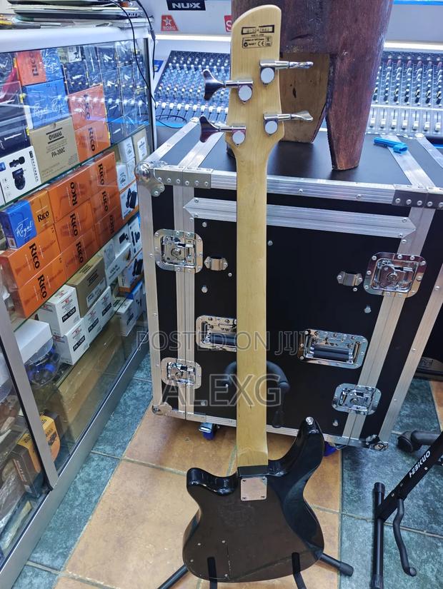 4 String Bass Guitar Ibanez - thumbnail 3