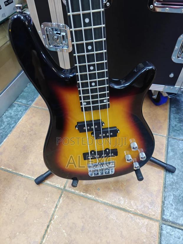 4 String Bass Guitar Ibanez - thumbnail 4