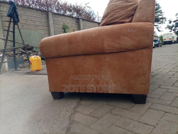 Laura Ashley Leather Sofa. - thumbnail 7