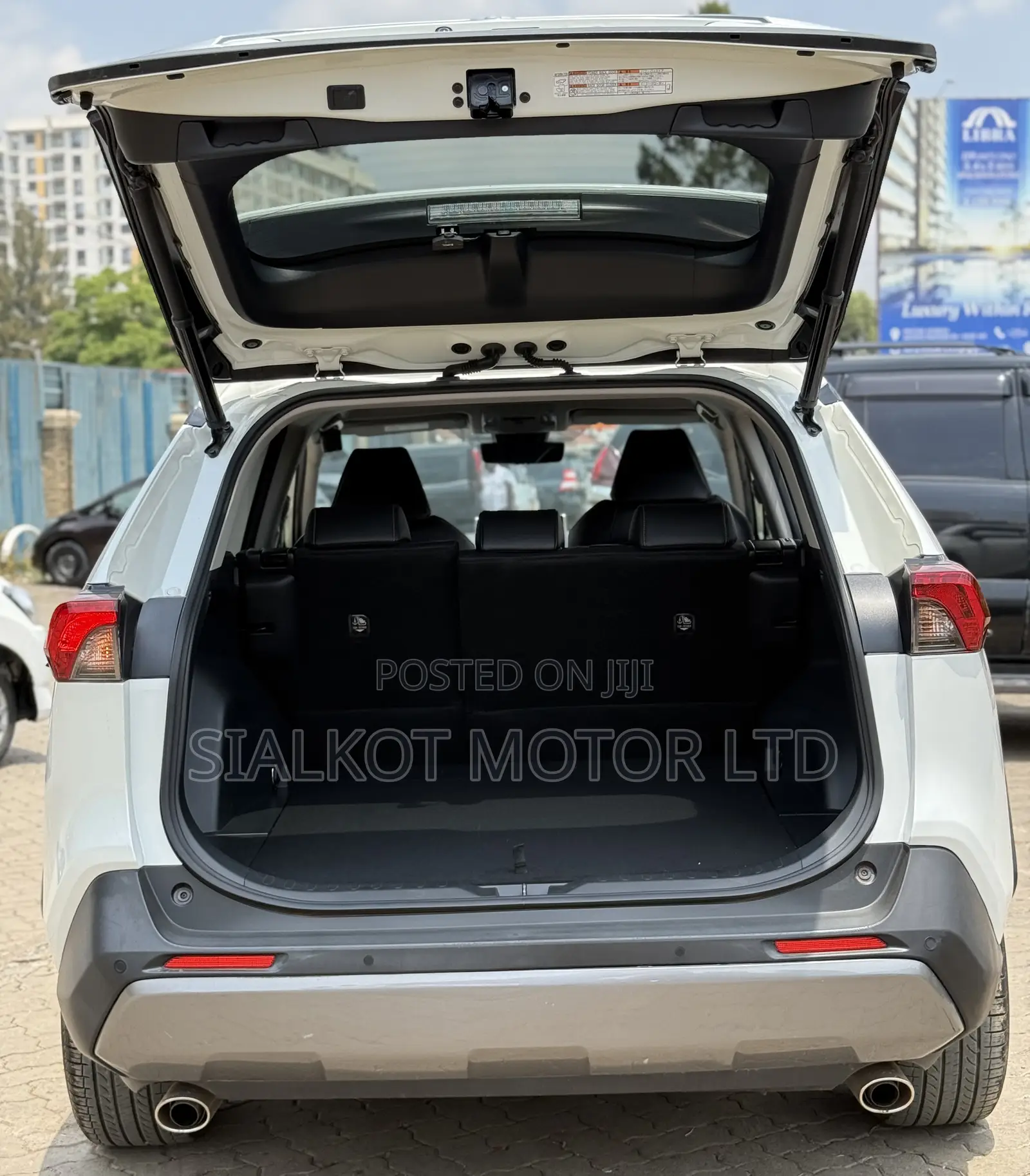 Toyota RAV4 XLE Premium FWD 2020 White