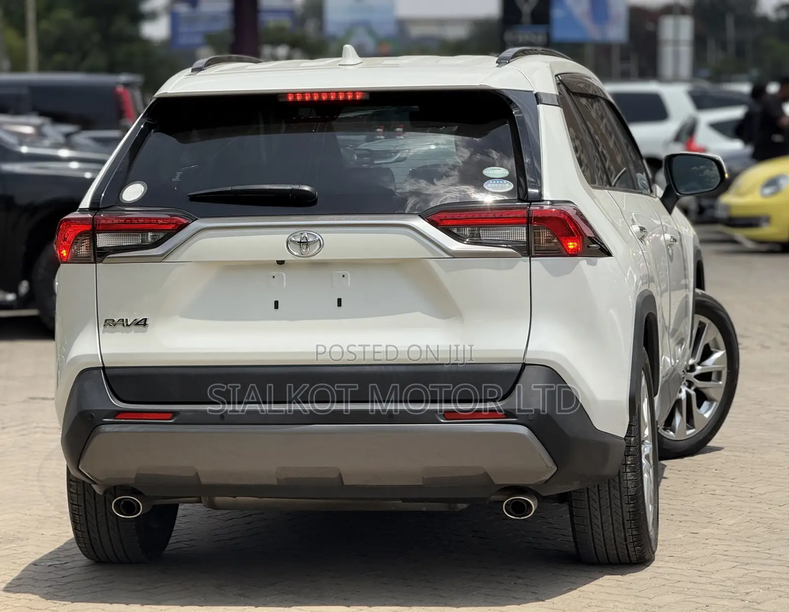 Toyota RAV4 XLE Premium FWD 2020 White
