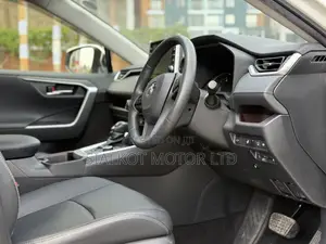 Toyota RAV4 XLE Premium FWD 2020 White