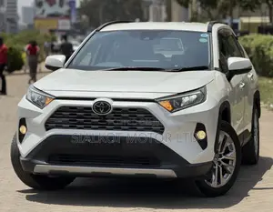 Toyota RAV4 XLE Premium FWD 2020 White