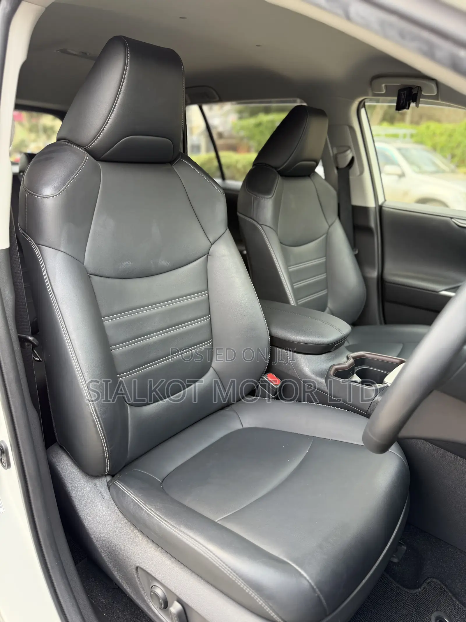 Toyota RAV4 XLE Premium FWD 2020 White