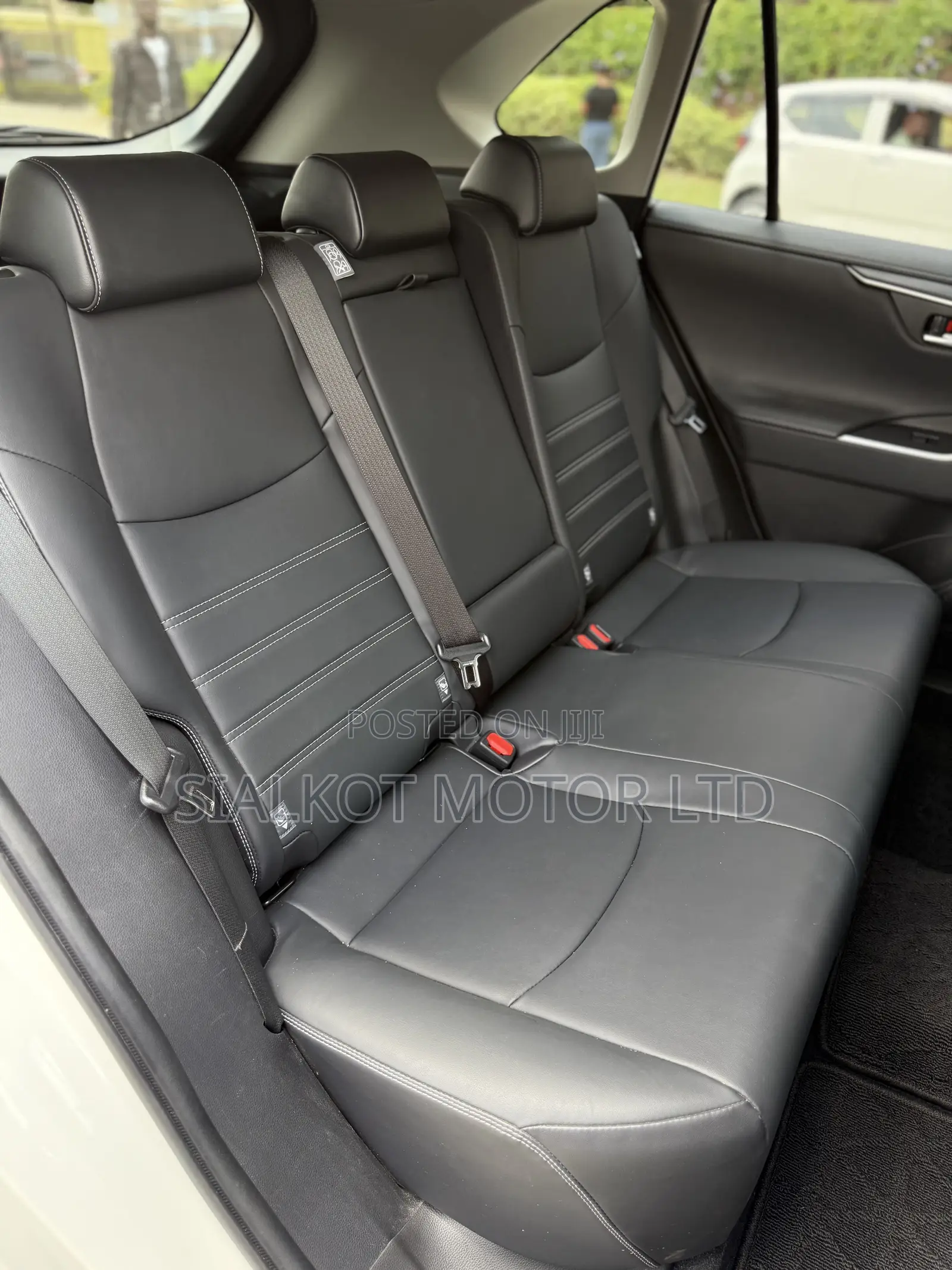 Toyota RAV4 XLE Premium FWD 2020 White