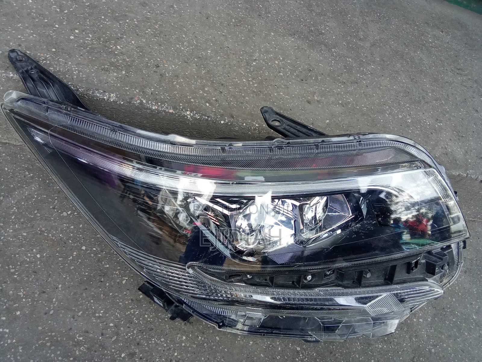 Noah Headlight 2018