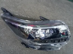 Noah Headlight 2018