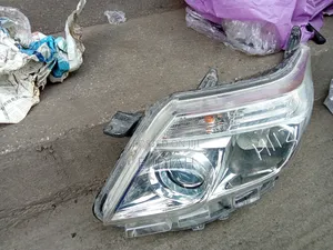 Noah 2015 Headlight