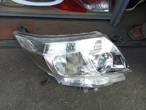 Noah 2015 Headlight