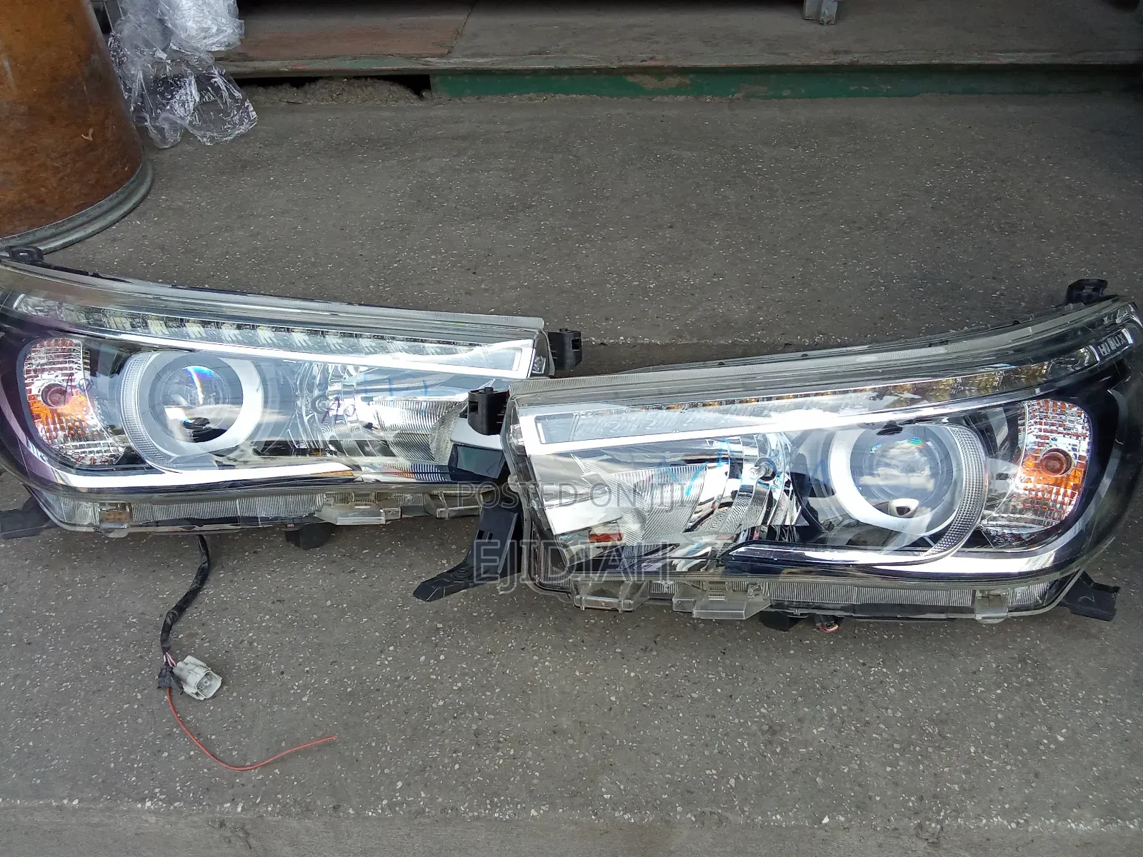 Levo Headlights