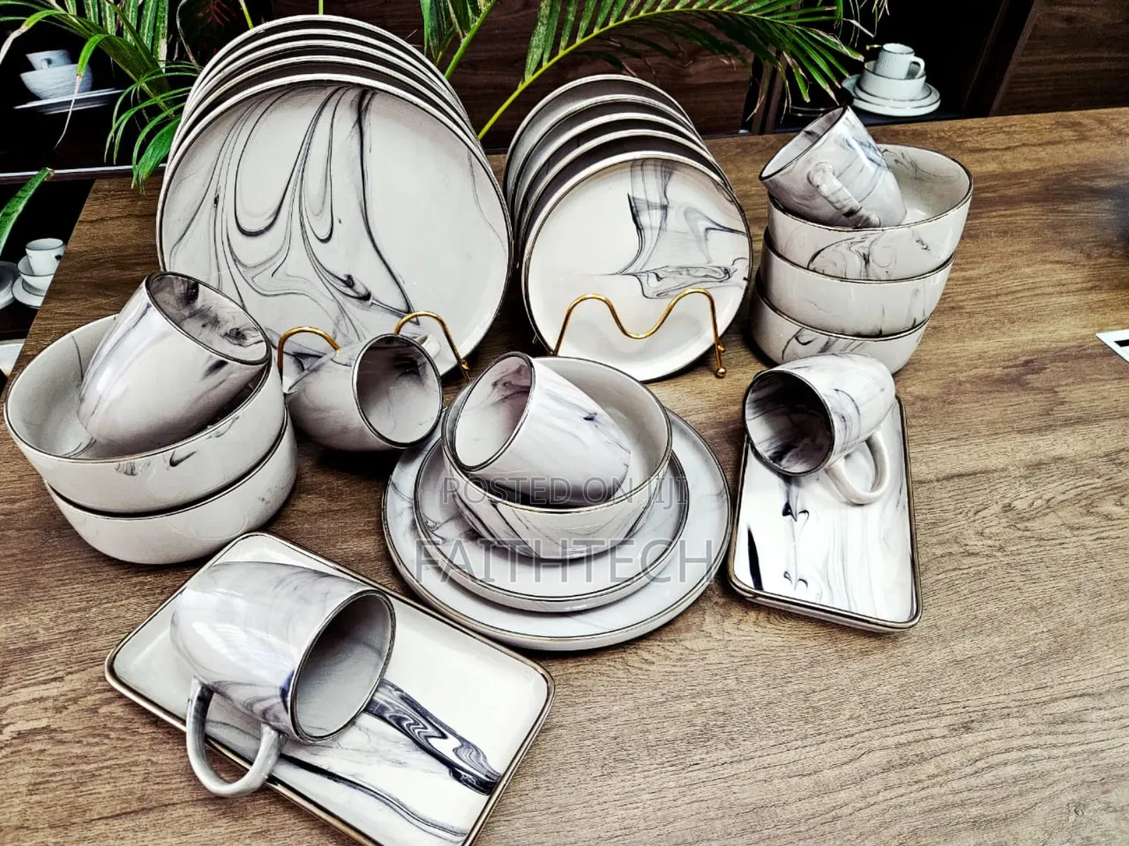 26 Pieces Stylish Design Dinner Set