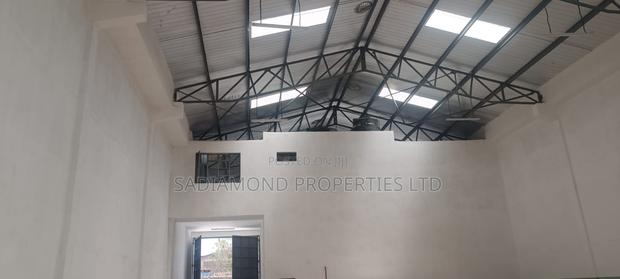 10,000 Warehouse for Let at Icd - thumbnail 2