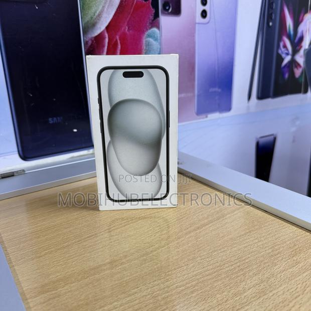 New Apple iPhone 15 128 GB Black