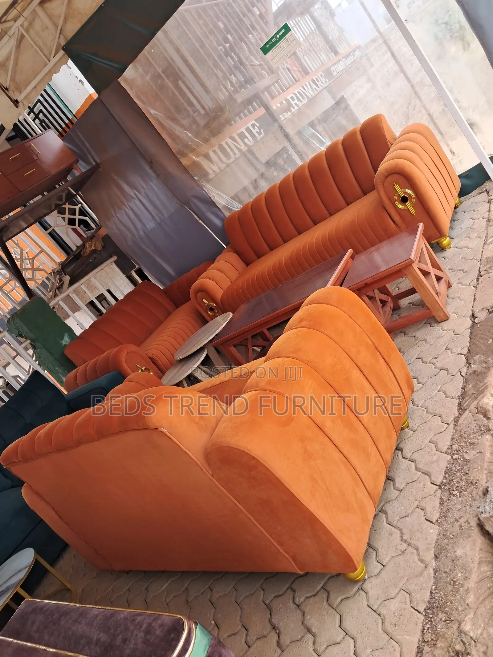 5 Seater Well Crafted Modern Sofa 3,2