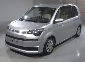 Toyota Spade 2019 Silver