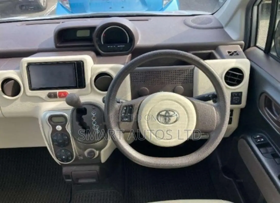 Toyota Spade 2019 Silver