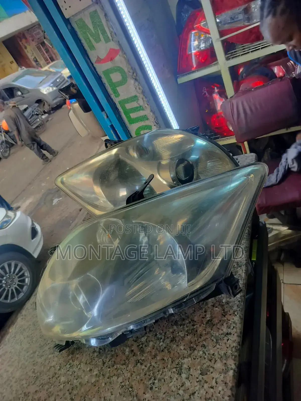 Headlight Auris 2008