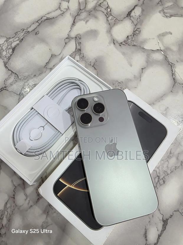 Apple iPhone 16 Pro 512 GB Gold - main view