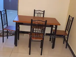 4siiter Dinning Table