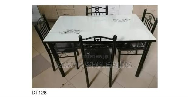 4siiter Dinning Table
