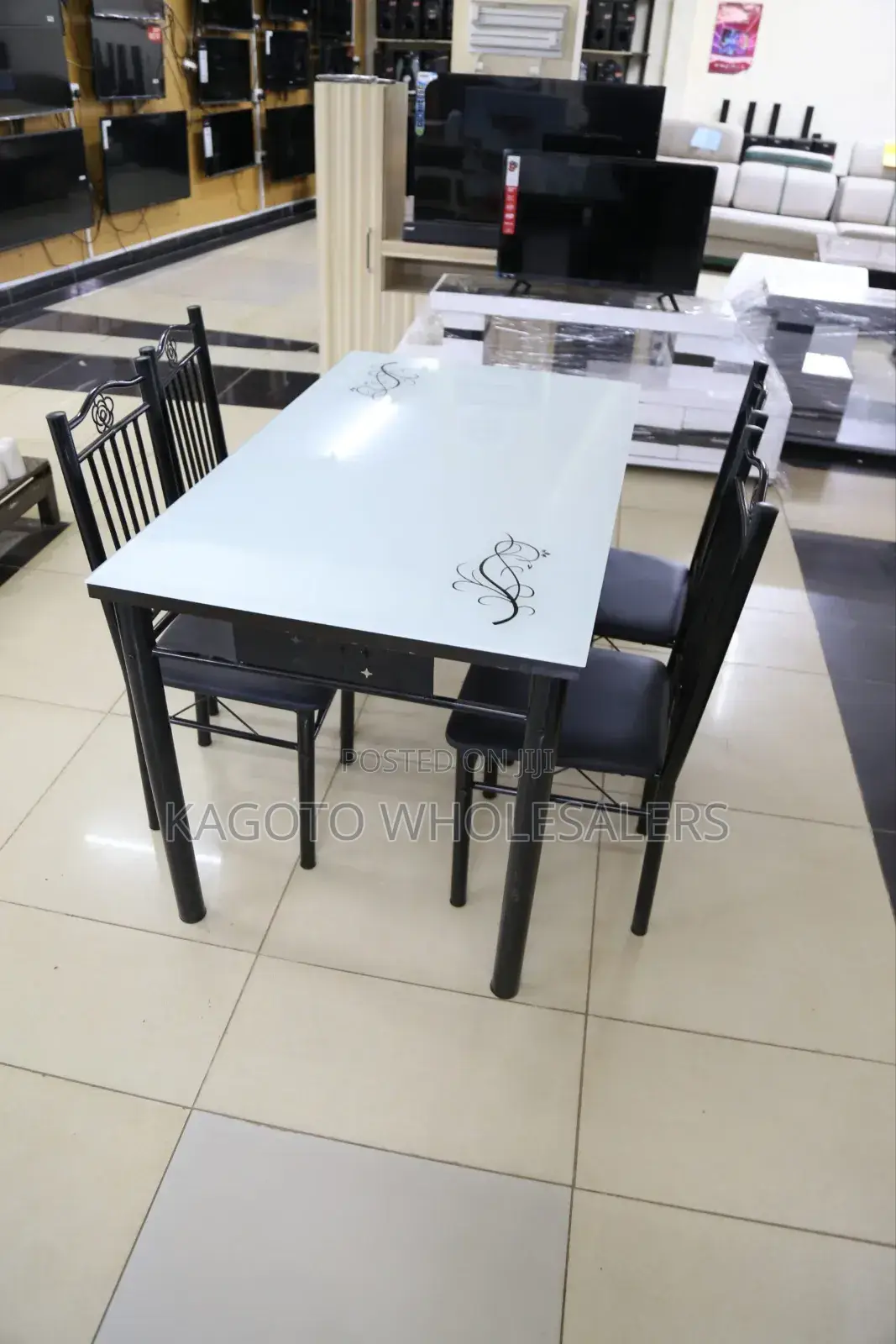 Dinning Table 4 Sitter
