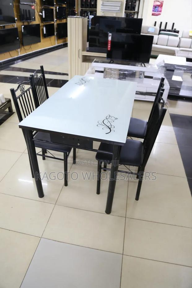 Dinning Table 4 Sitter
