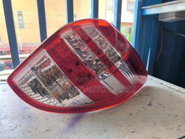 Toyota Rav4 2012 Taillight Available - thumbnail 2
