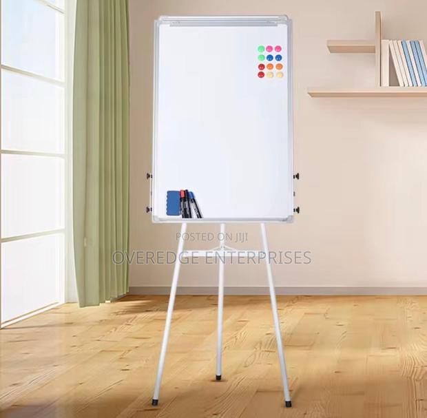 Standing Whiteboard^^Flipchart - main view