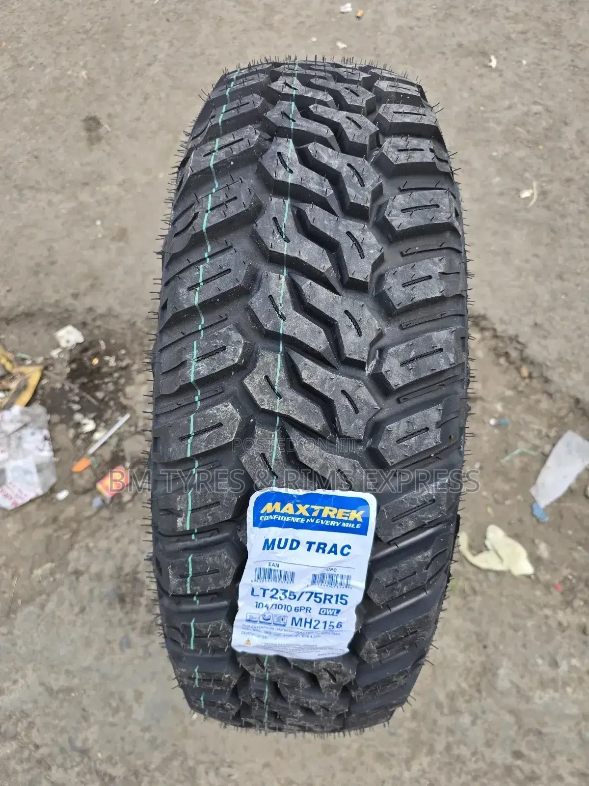 235 /75 R15 Maxtrek (Mt)