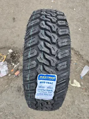 235 /75 R15 Maxtrek (Mt)