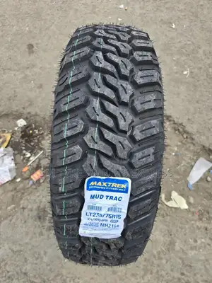 235 /75 R15 Maxtrek (Mt)