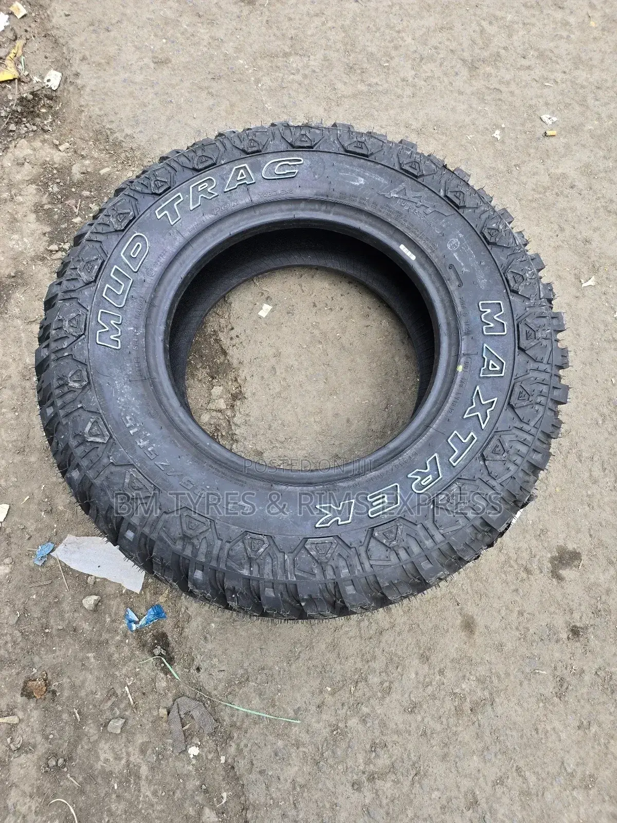 235 /75 R15 Maxtrek (Mt)