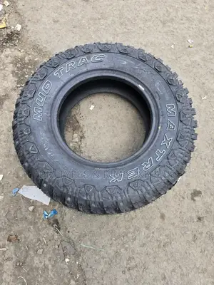 235 /75 R15 Maxtrek (Mt)