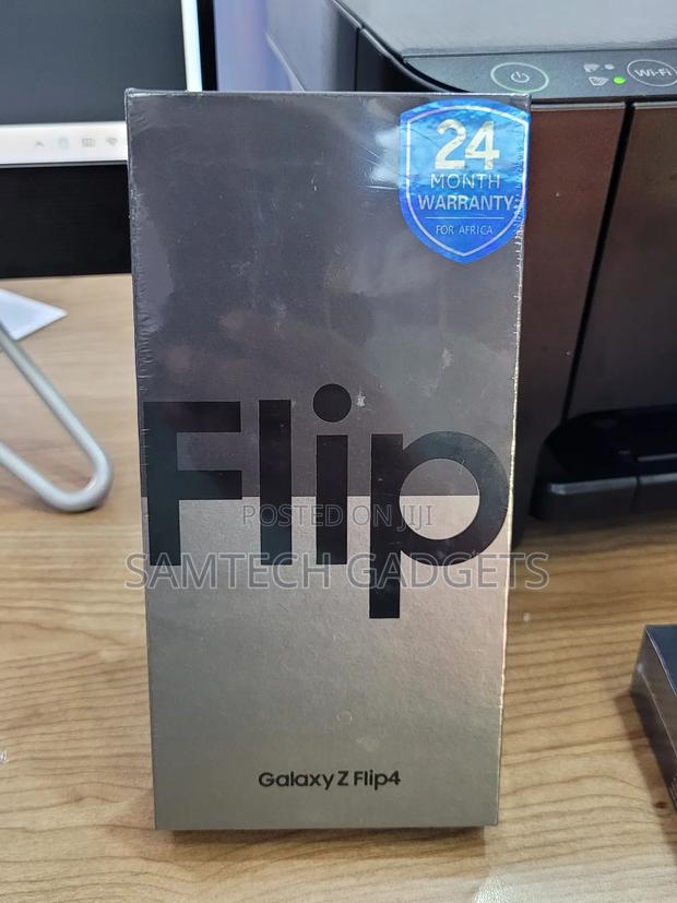 New Samsung Galaxy Z Flip4 256 GB Black - thumbnail 2