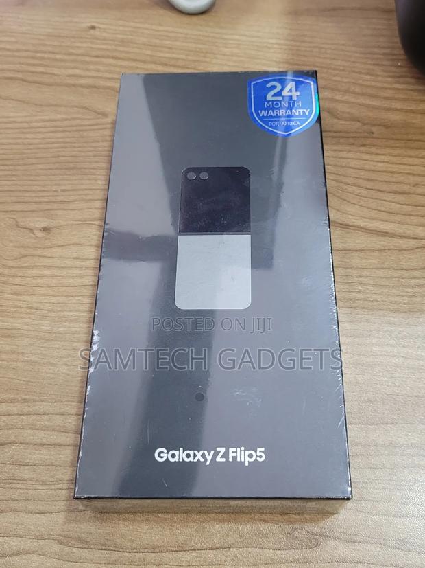 New Samsung Galaxy Z Flip 5 256 GB Black - main view