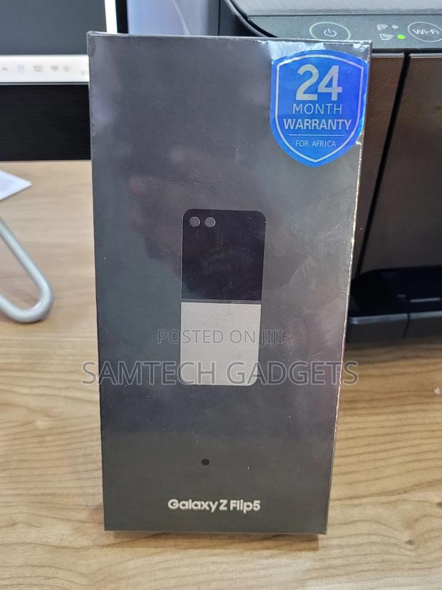 New Samsung Galaxy Z Flip 5 256 GB Black - thumbnail 3